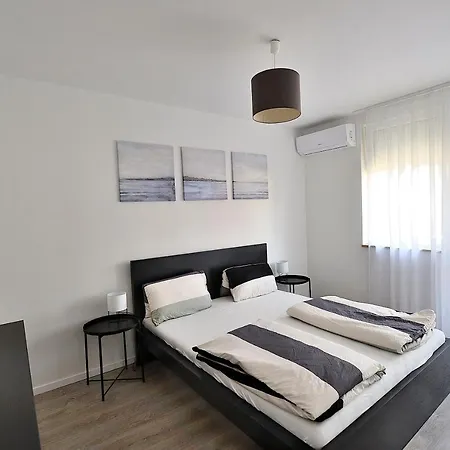 Lelle Apartment *